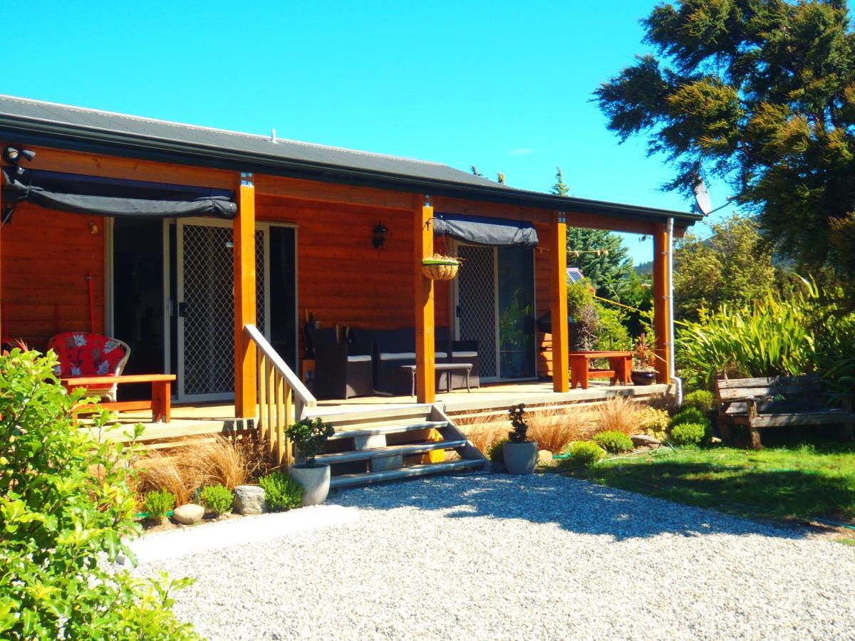 Lakefront Fantail Cottage Lake Hawea, Wanaka Exterior photo